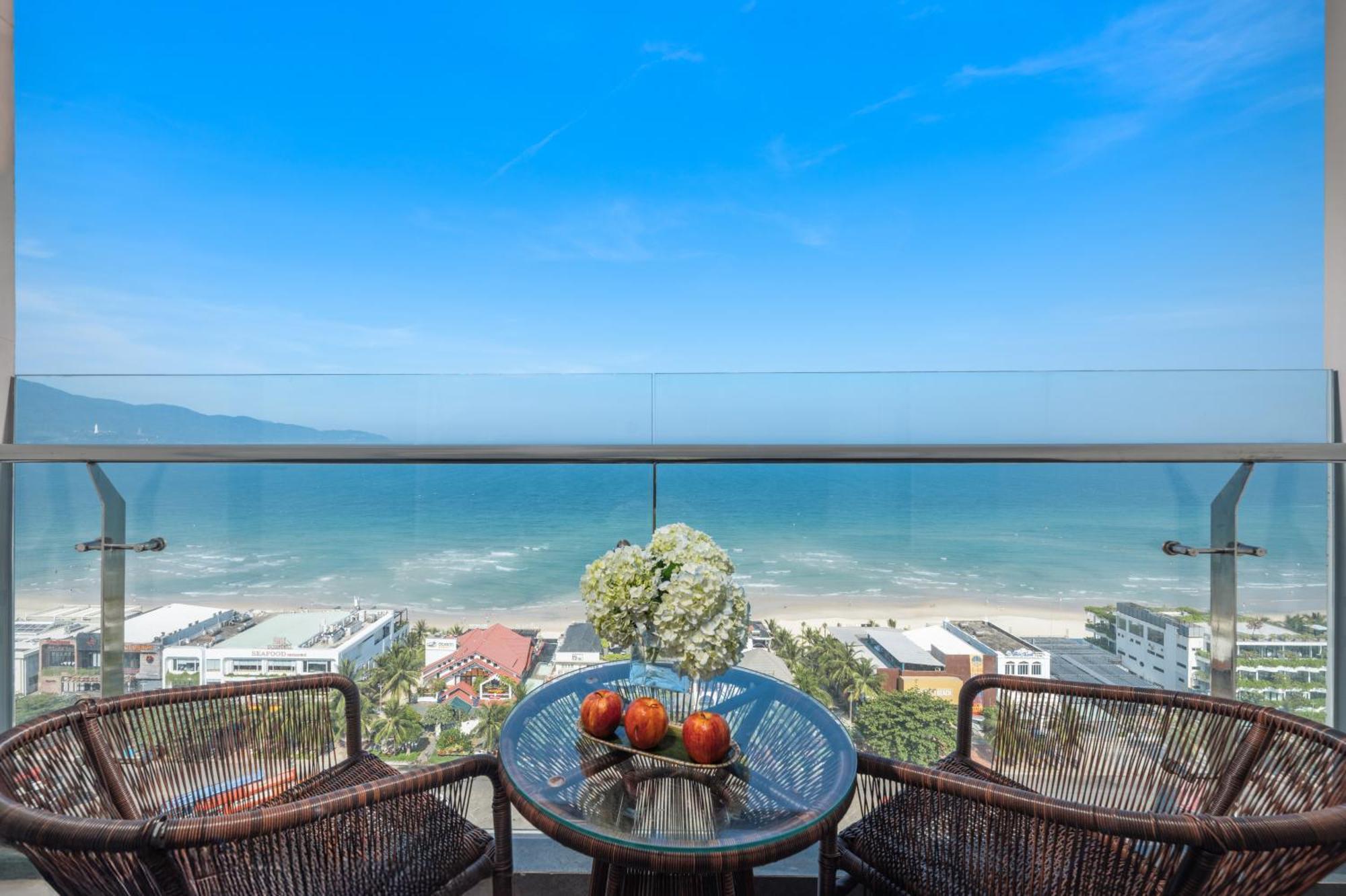 Canvas Danang Beach Hotel Exteriör bild